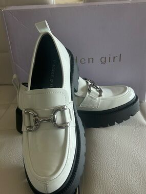 Madden Girl Ashlee Women's white Loafers New with Box Size 8.5